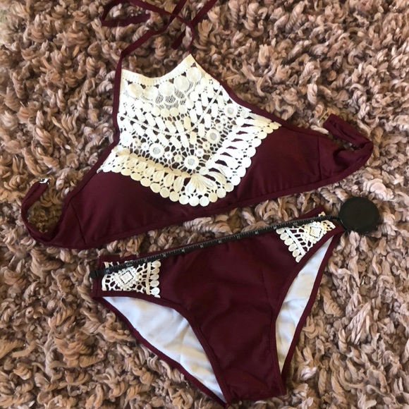 Wine & lace bikini - Picture 3 of 5